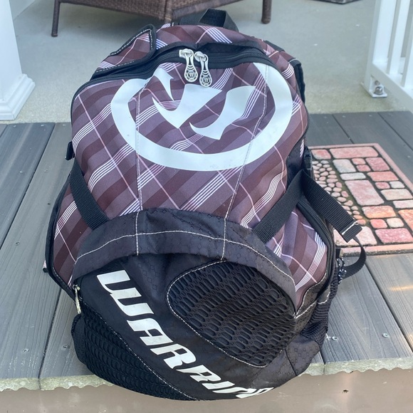 Warrior Lacrosse  Backpack holds lacrosse stick through channel interior of bag - Picture 3 of 13